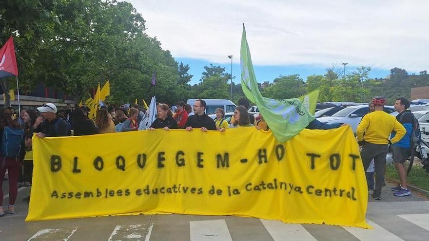 La caminada de docents per la vaga a la Catalunya central surt del Congost aquest dijous