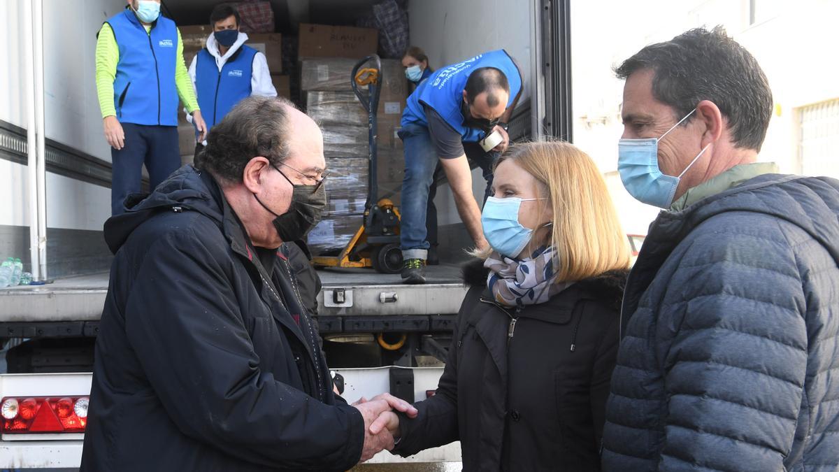 Sale de A Coruña un camión con 23 toneladas de ayuda humanitaria para Ucrania.