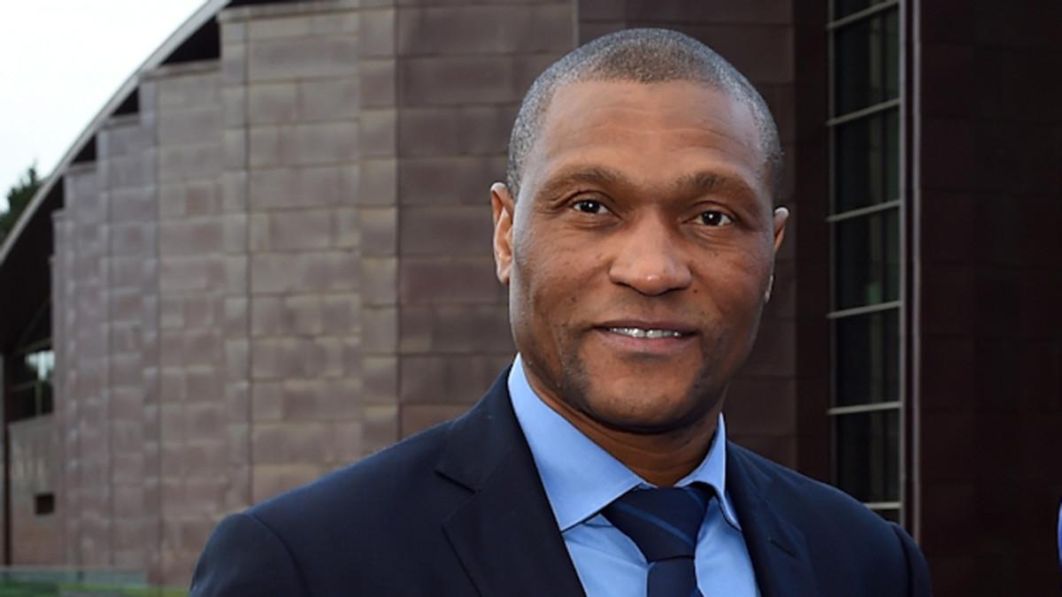 Emenalo pone fin a una década como 'blue'