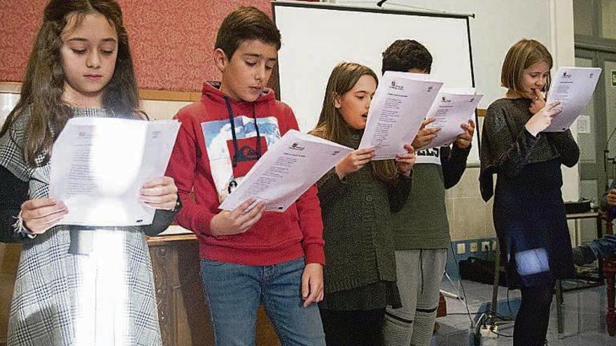 Jurado y profesores, con los ganadores de 3º de la ESO.