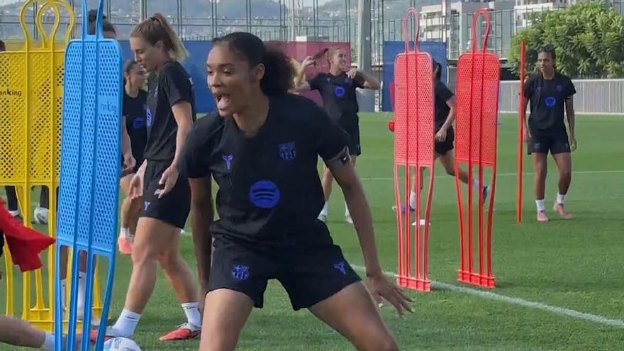 ¡Estrategias y risas! Las jugadoras del Barça lo dan todo jugando a Coger el pañuelo