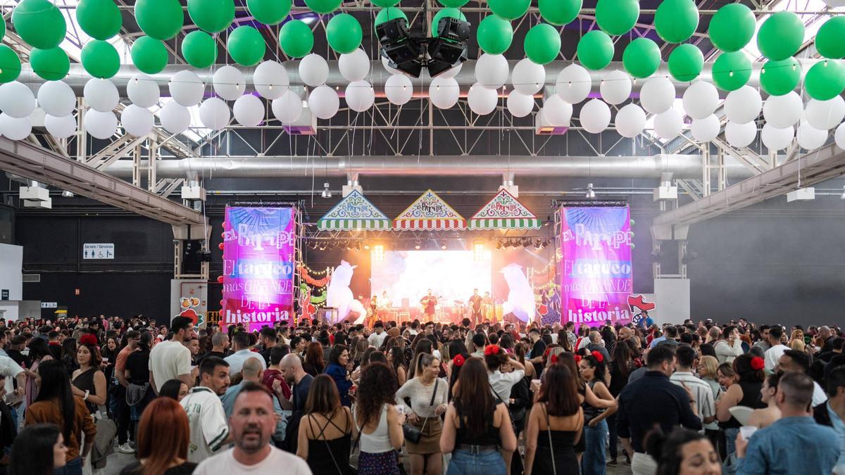 Ambiente inicial en "el tardeo más grande de la historia" organizado por El Paripé.