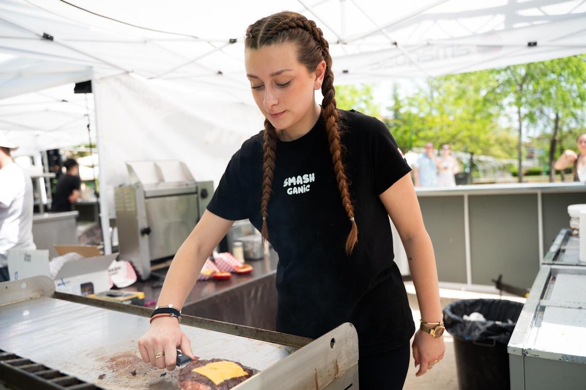 Galería | Así fue el evento de hamburguesas y tartas de queso en el parque Padre Pacífico de Cáceres