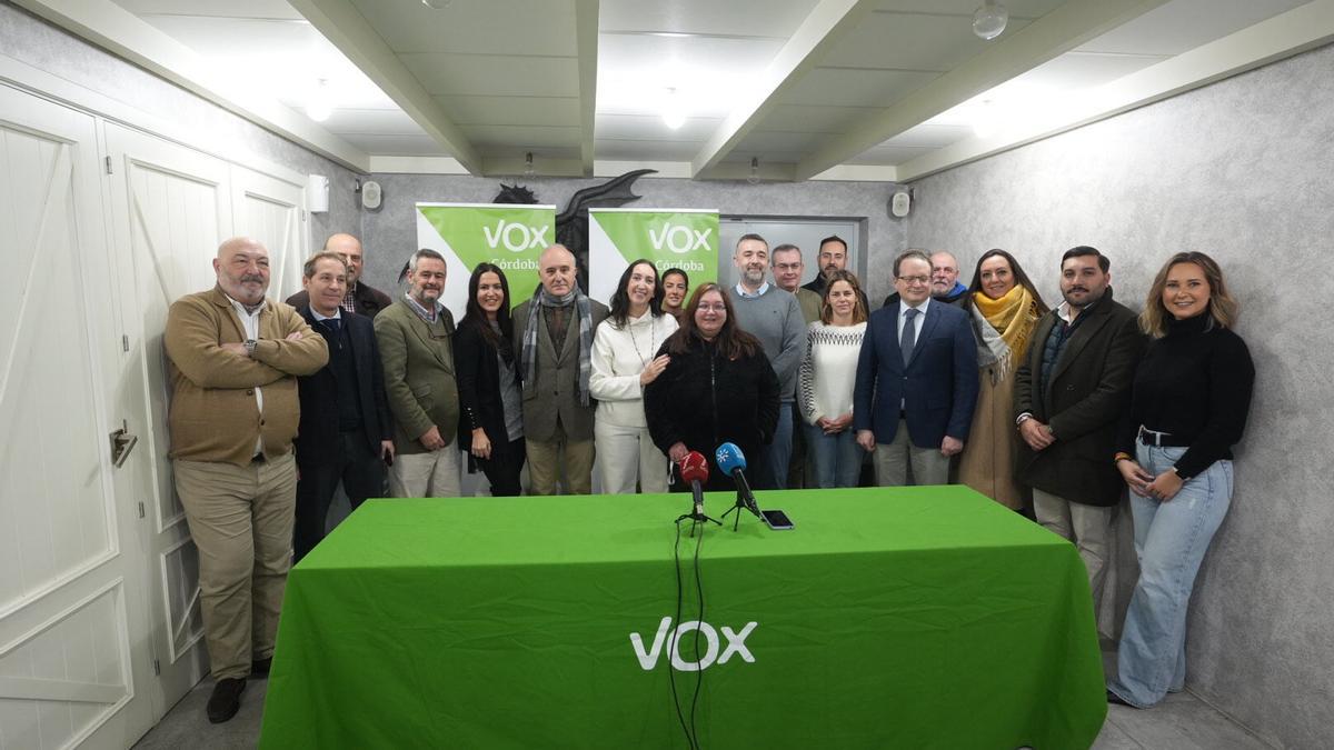 Desayuno Vox en Córdoba, encabezado por Paula Badanelli y Rafael Saco.