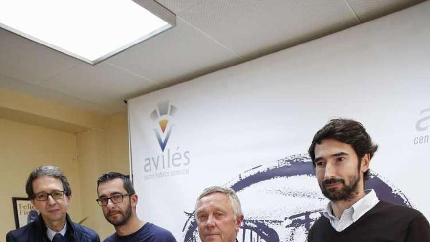 Por la izquierda, Javier Reig, Manuel Campa, José Manuel García &quot;Roxín&quot; y Gerardo Fernández, en la presentación de la campaña.