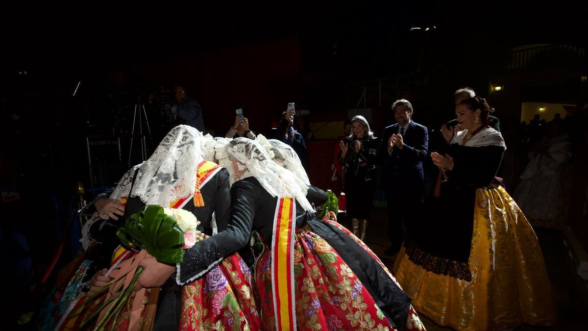 Valeria Gómez y sus Damas de Honor, tras despedirse.