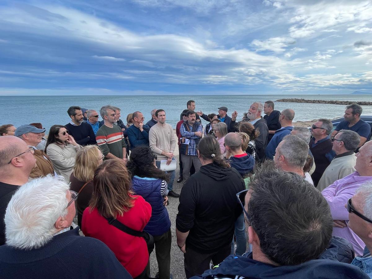 Vecinos de l'Estany y Marenyet se reúnen con técnicos de Costas.