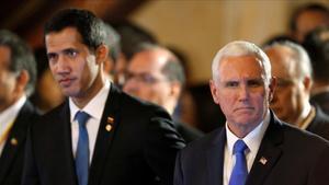 El vicepresidente de EEUU, Mike Pence, junto al autorpoclamado presidente de Venezuela, Juan Guaido, en Bogotá.