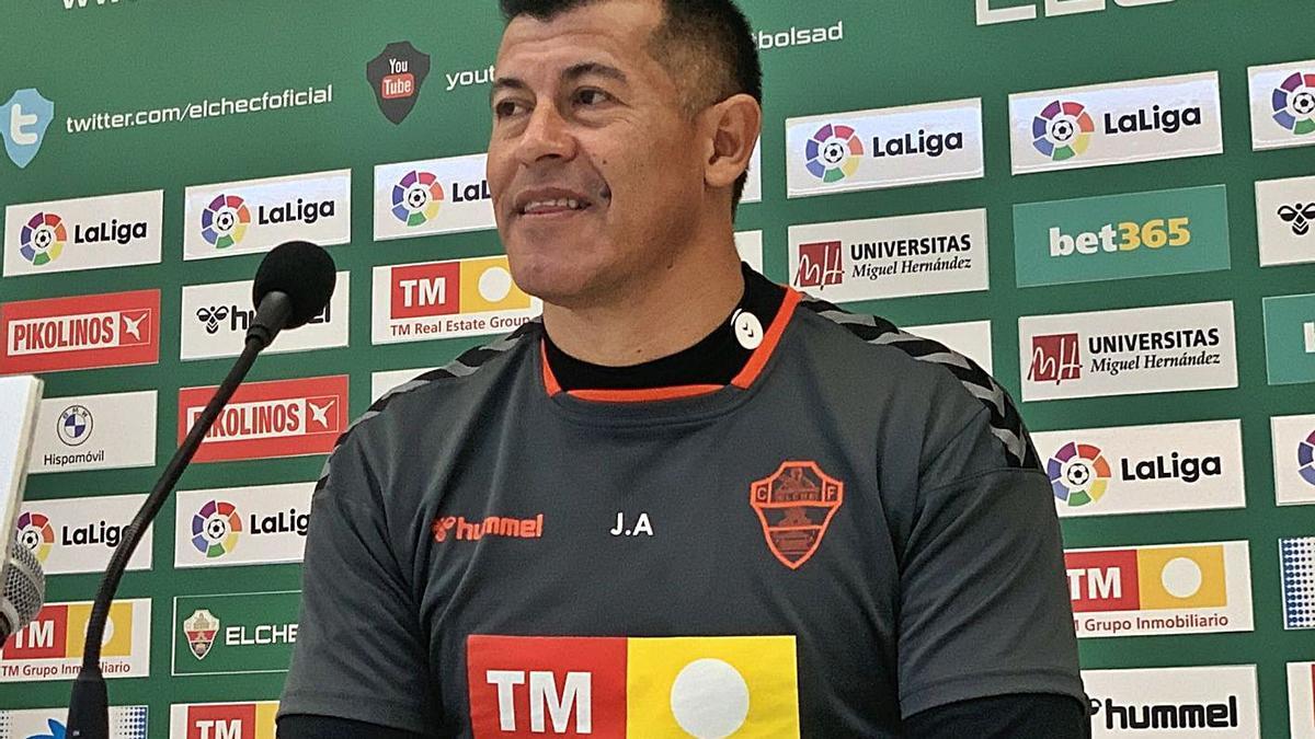 Jorge Almirón, at the press conference at the Martínez Valero. | ECF Jorge Almirón, at the press conference at the Martínez Valero. | ECF