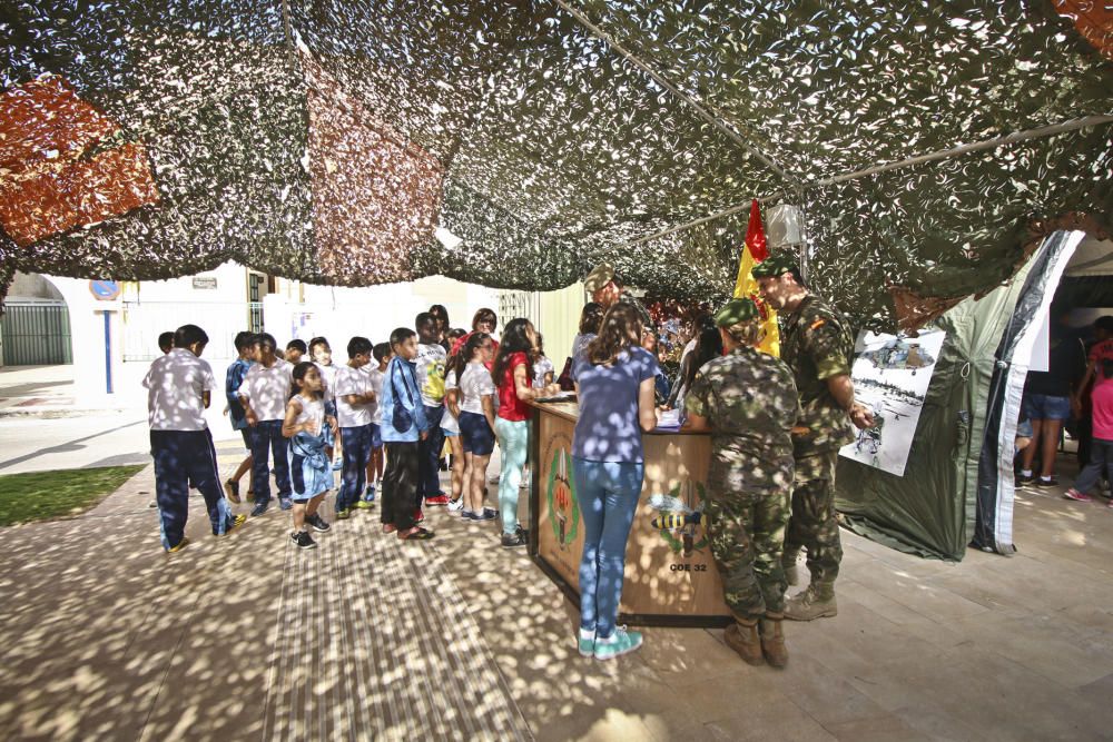 Exposición de vehículos y material militar en Orih