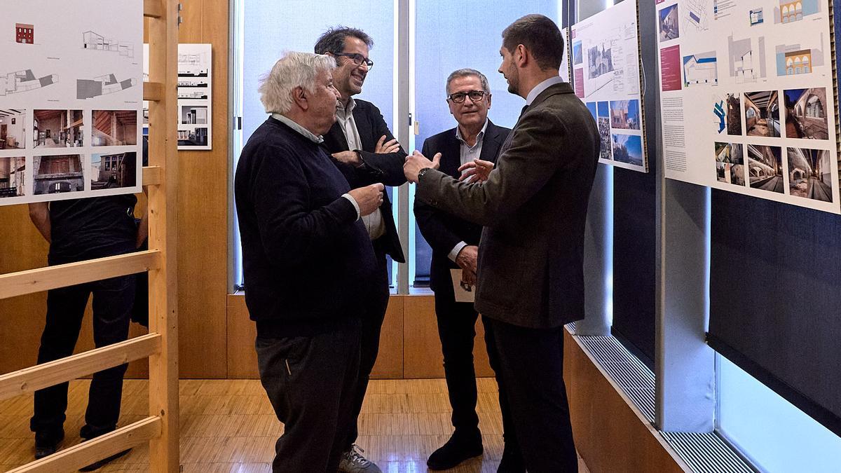 Prieto, con Alberto Peñín, en la inauguración de la exposición 40 anys d’arquitectes a la Safor