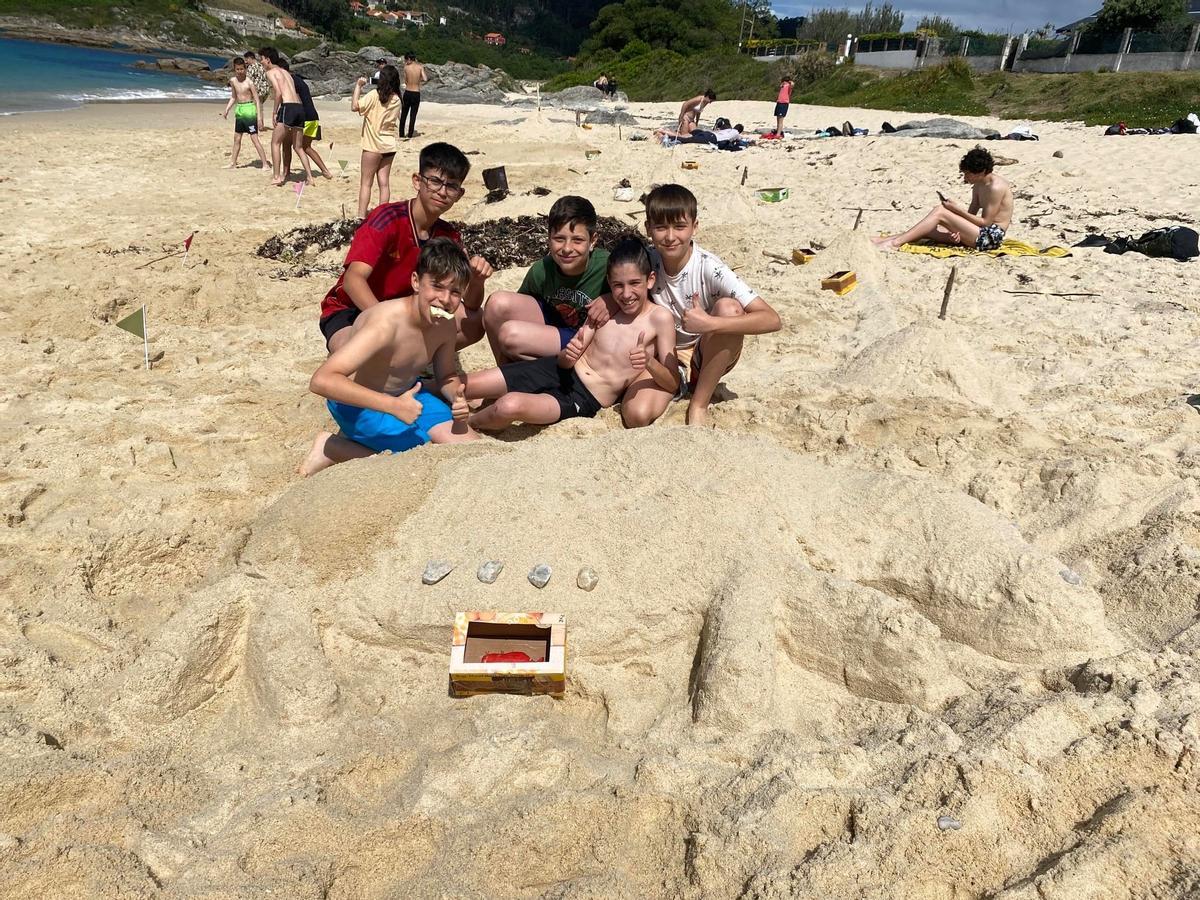 Certamen Artístico "Esculturas na Area" del CPR Eduardo Pondal en Santa Marta