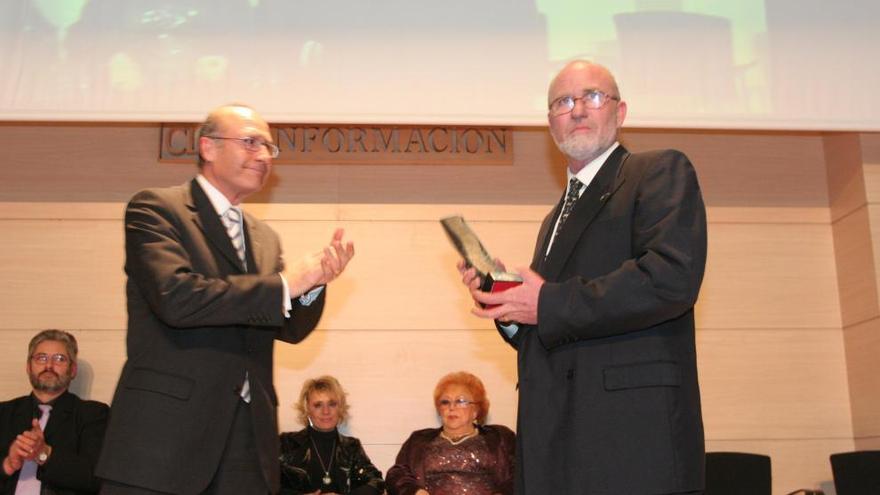 El presidente del Club recibe el premio