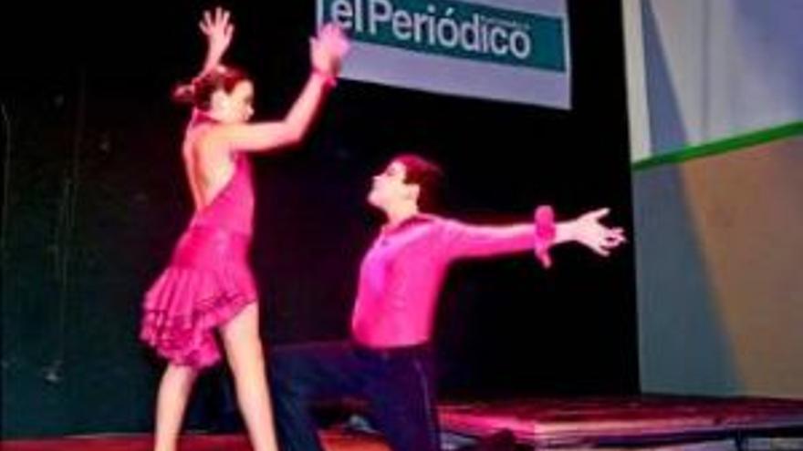 Aficionados al baile y la música se dan cita en el escenario de Iberocio