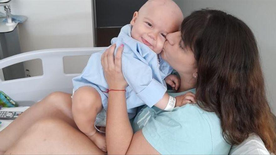 Superbollete&#039; con su madre en el hospital.