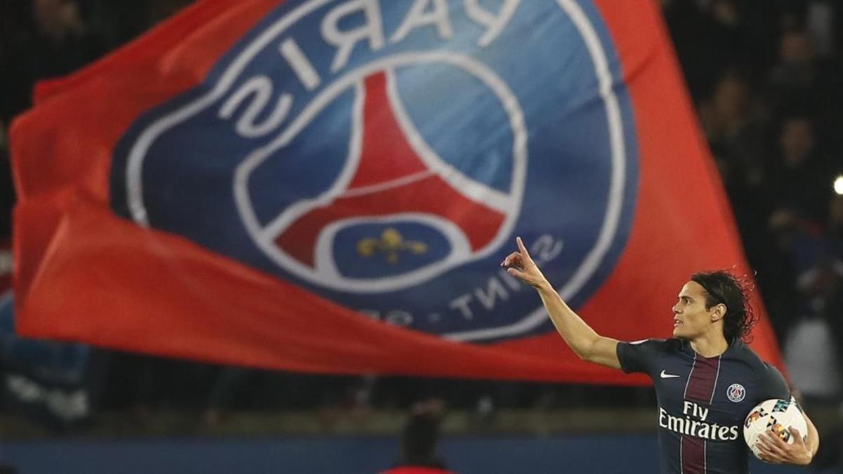 Cavani celebra su gol al Niza en el Parque de los Príncipes que acabó en empate (2-2).