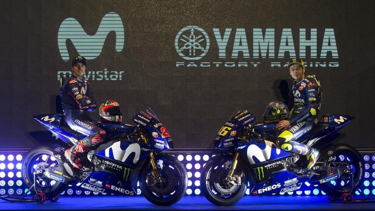 Maverick Viñales y Valentino Rossi se presentaron hoy, en Madrid, con sus nuevas Yamaha.