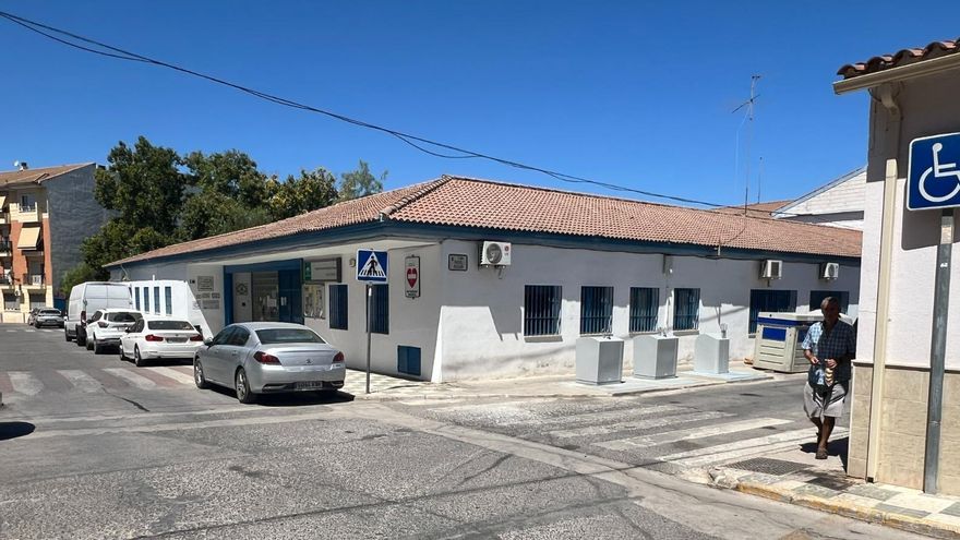 Exterior del CEIP Antonio Machado de Lucena.
