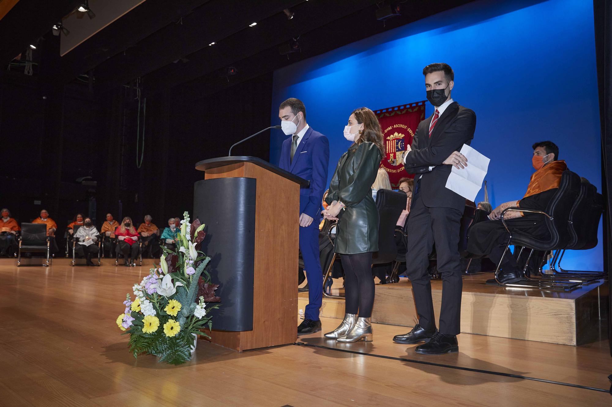 Acto de graduación de los estudiantes que han finalizado sus estudios en los grados en Publicidad y Relaciones Públicas, Trabajo Social, Sociología y en los másteres universitarios en Comunicación e Industrias Creativas, Innovación Social y Dinámicas de Cambio y Comunicación Digital.