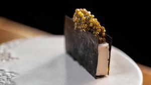 El corte de alga nori, helado de arroz y caviar de Mont Bar.