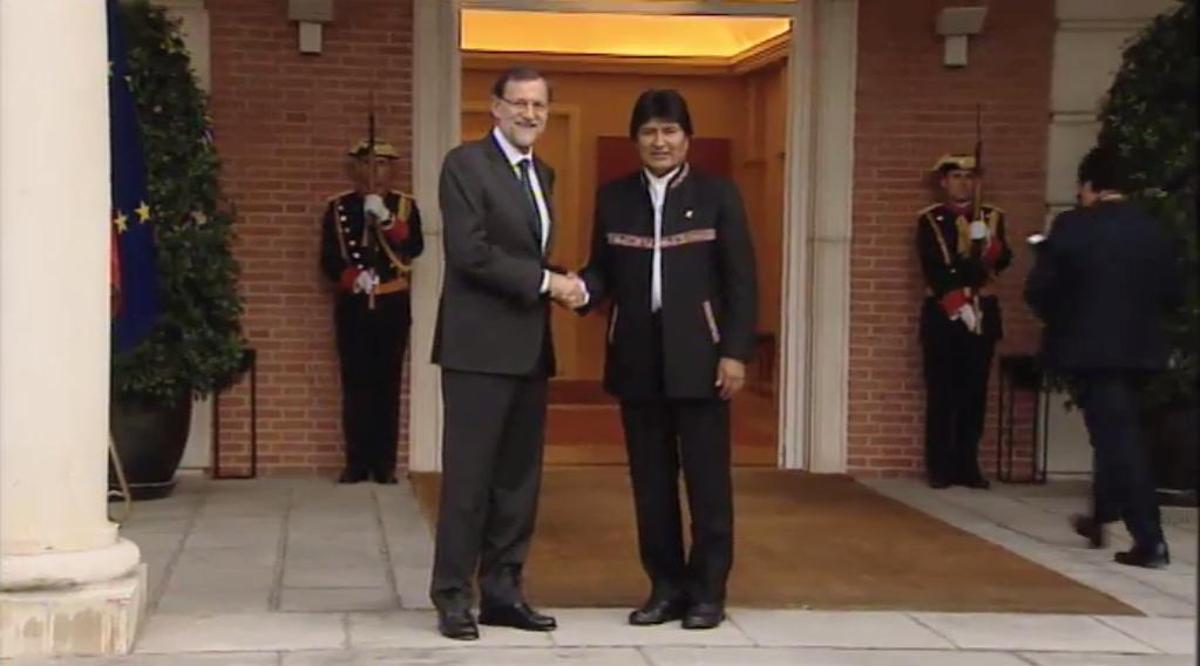Vídeo de la primera visita oficial entre Mariano Rajoy i Evo Morales al palau de la Moncloa després de l’incident amb l’avió presidencial del president bolivià de fa dos mesos.