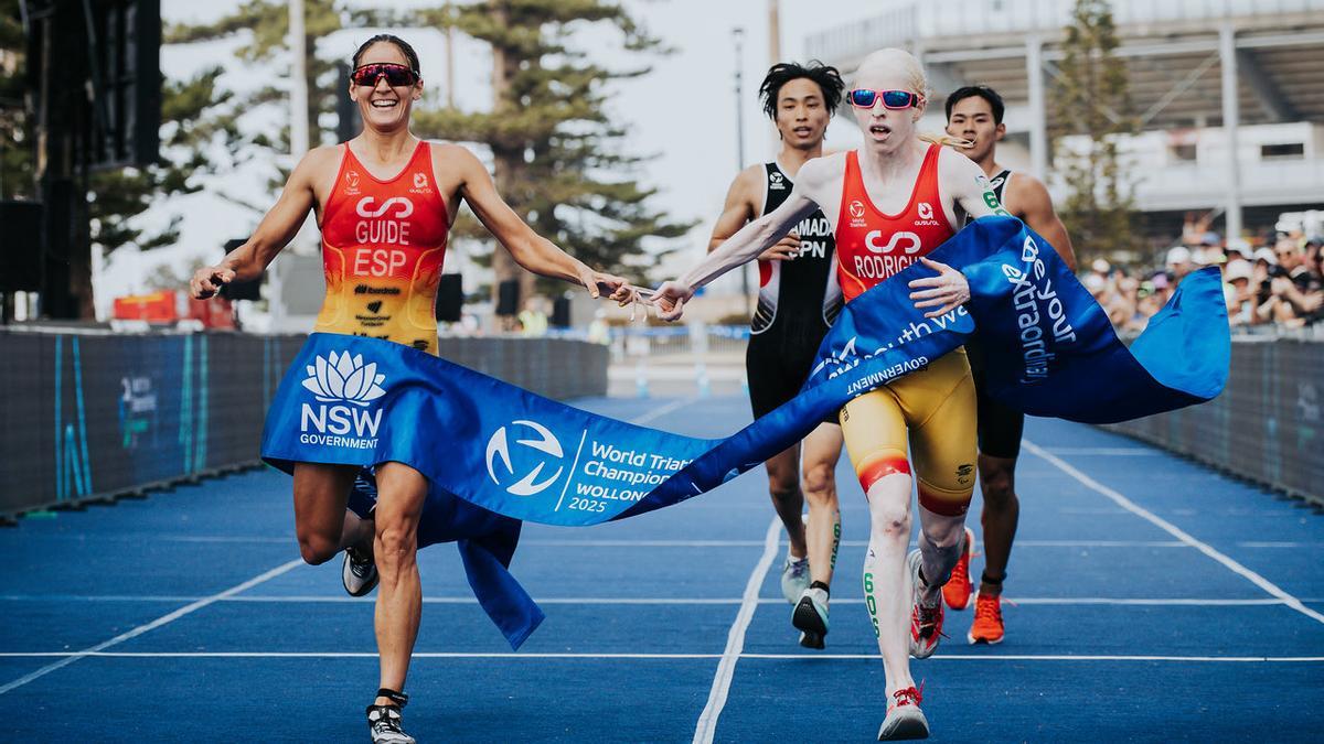 Sara Pérez y Susana Rodríguez llegan a la meta.