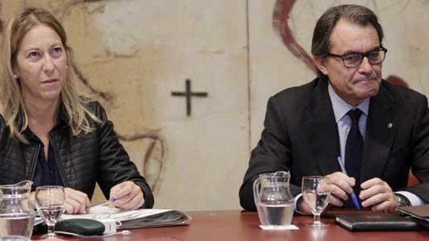 Artur Mas y la vicepresidenta Neus Munté, este martes.