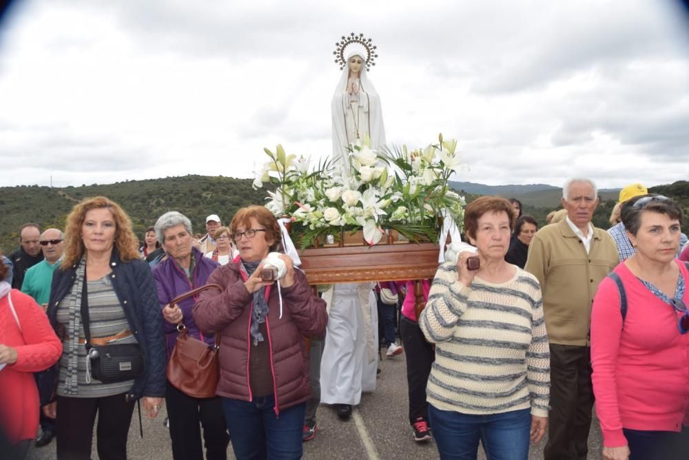 Romería entre Villarino Manzanas y Petisqueira.