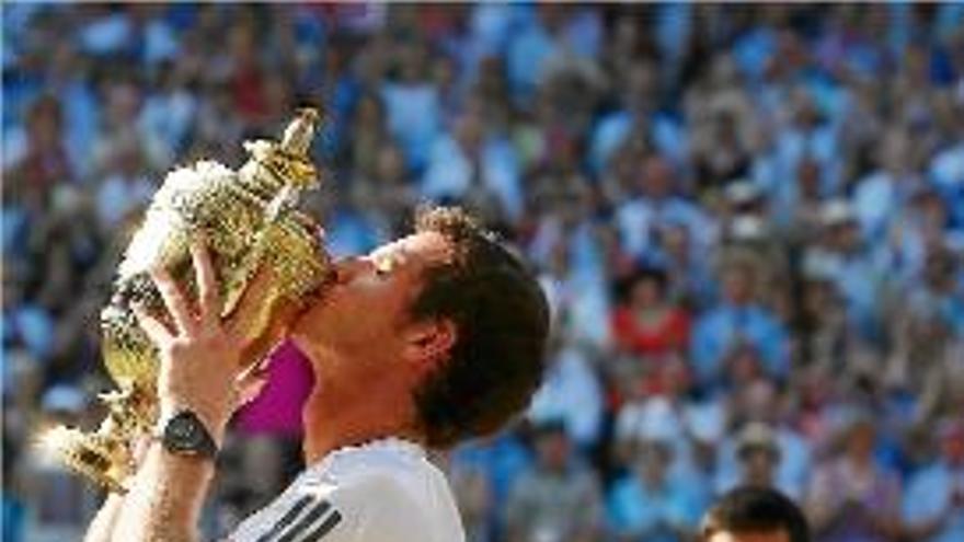 Andy Murray es converteix en el primer britànic que guanya el torneig de Wimbledon en 77 anys