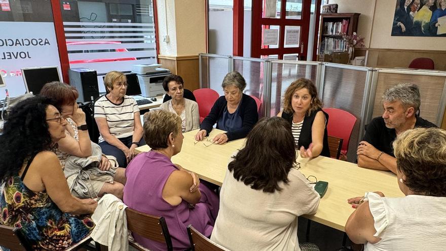 El PSOE de Gijón recoge críticas de los vecinos del Centro al &quot;Paseo Gastro&quot; de Begoña
