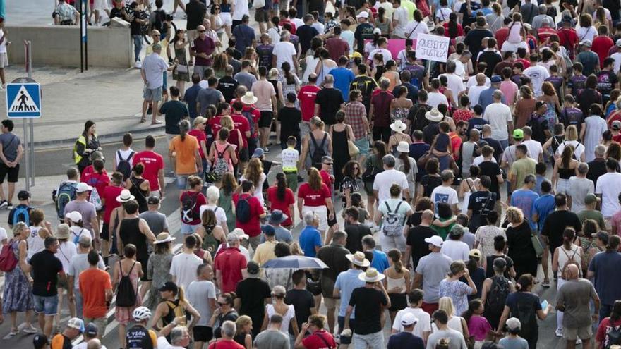 La manifestación por el atropello en Ibiza del ciclista Bernat Ribas