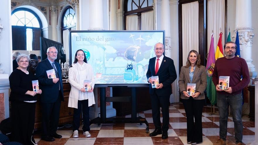 Presentada la obra 'El niño del gato' de María Elena Cabrerizo del Saz, Premio de Literatura Infantil Ciudad de Málaga.