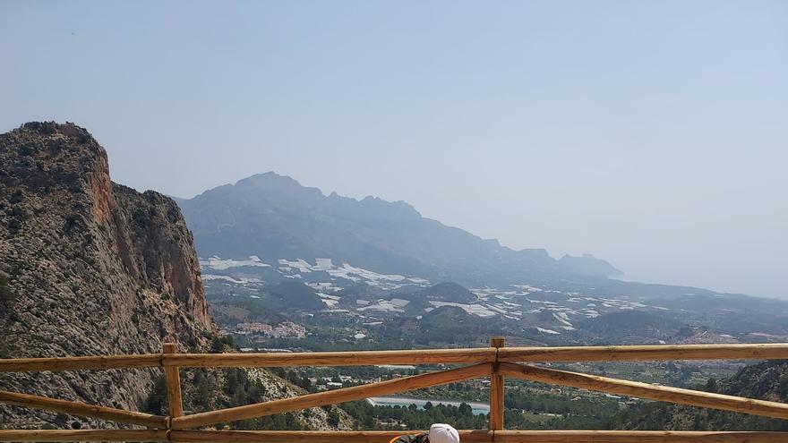 erismo más original y exigente de Alicante: sube a la montaña que parece un león dormido
