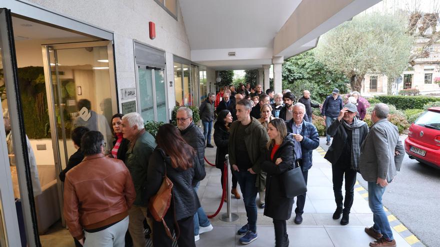 Familiares, amigos e persoeiros da cultura e o galeguismo despiden a Cáccamo