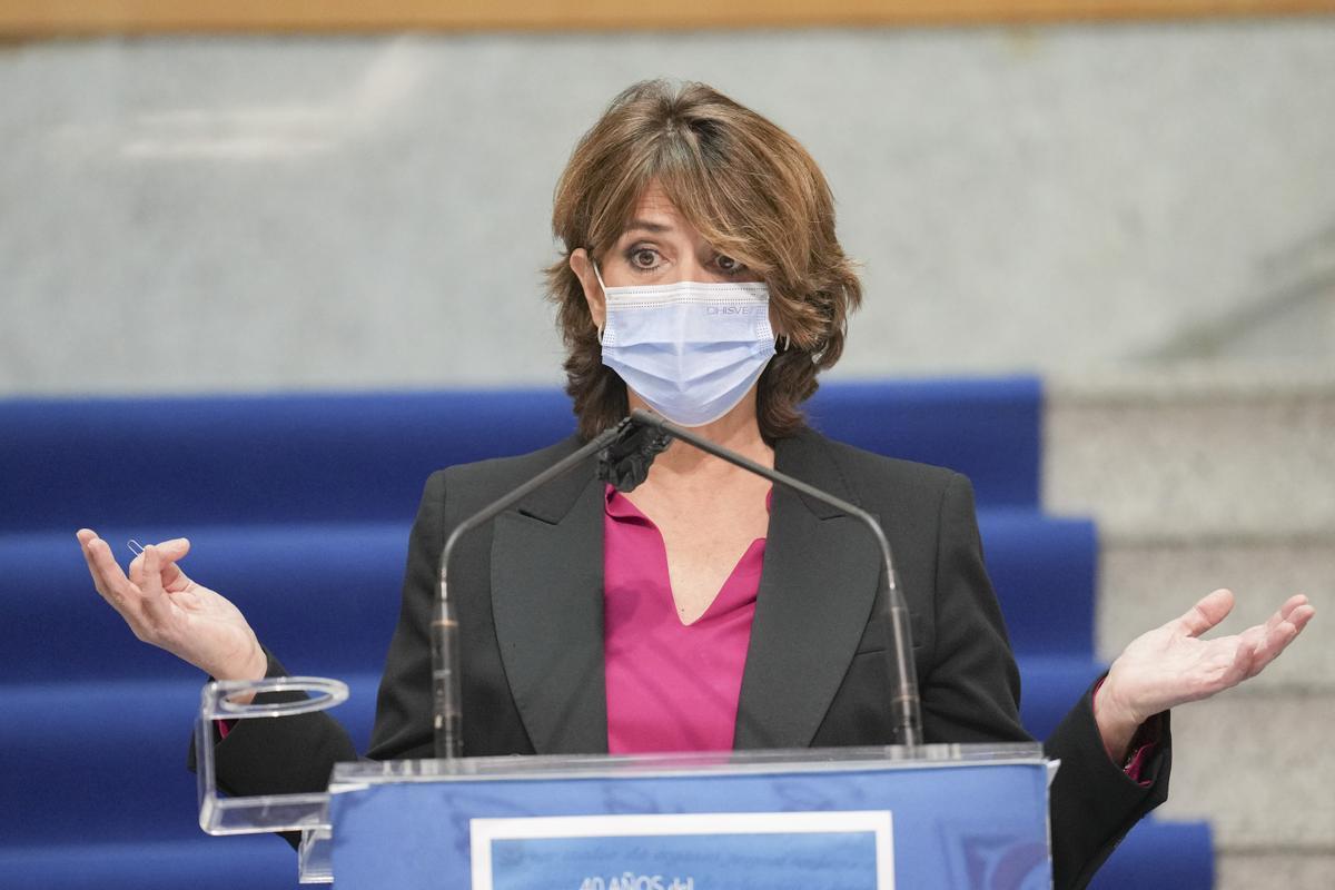 La fiscal General del Estado, Dolores Delgado, interviene en el acto conmemorativo del 40º Aniversario de aprobación del Estatuto Orgánico del Ministerio Fiscal, en el Atrio del Palacio de Justicia, a 7 de marzo de 2022.