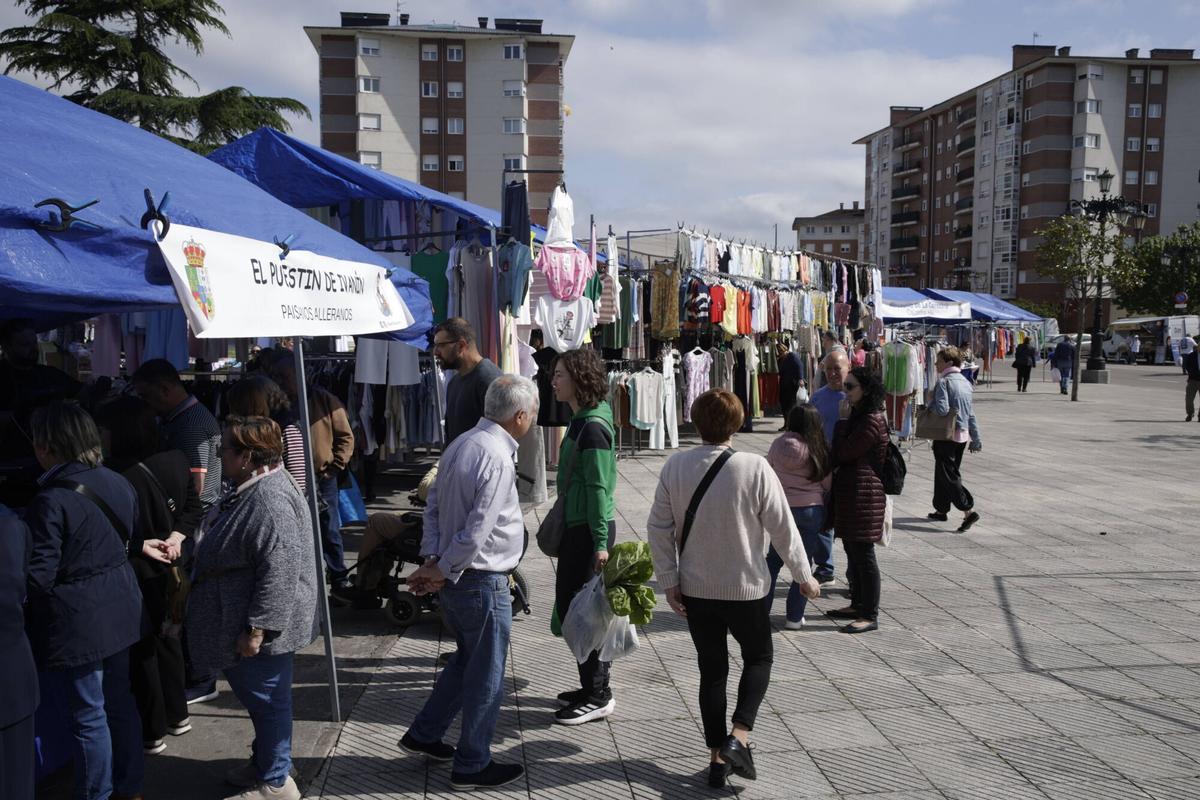 El mercadillo de La Corredoria.