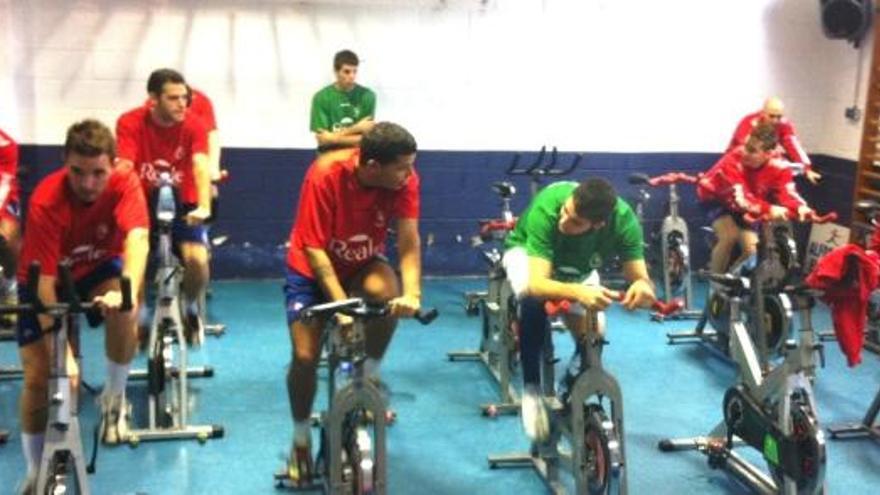 Los jugadores, en la sesión de spinning de ayer.