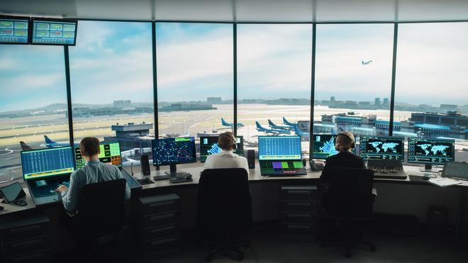 Hay partes de los aeropuertos que son inaccesibles para los viajeros, como la torre de control.