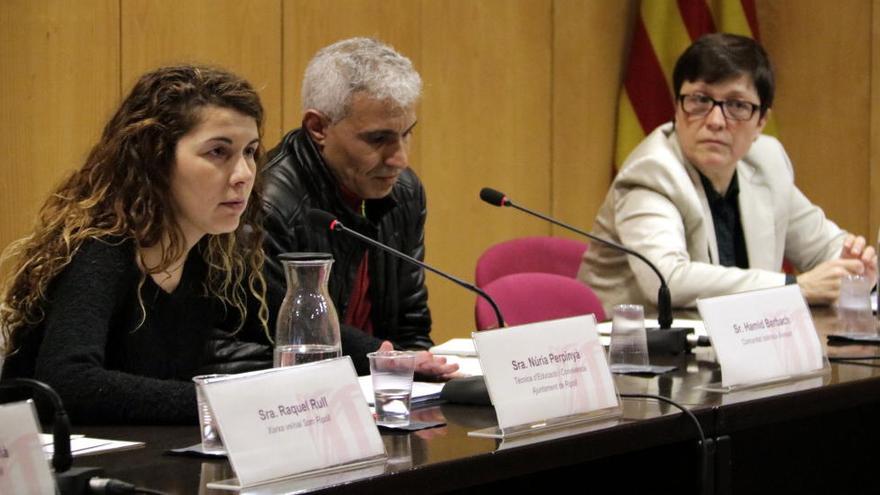 Responsables dels serveis socials del Ripollès i un representant d&#039;una associació islàmica durant la comissió d&#039;investigació