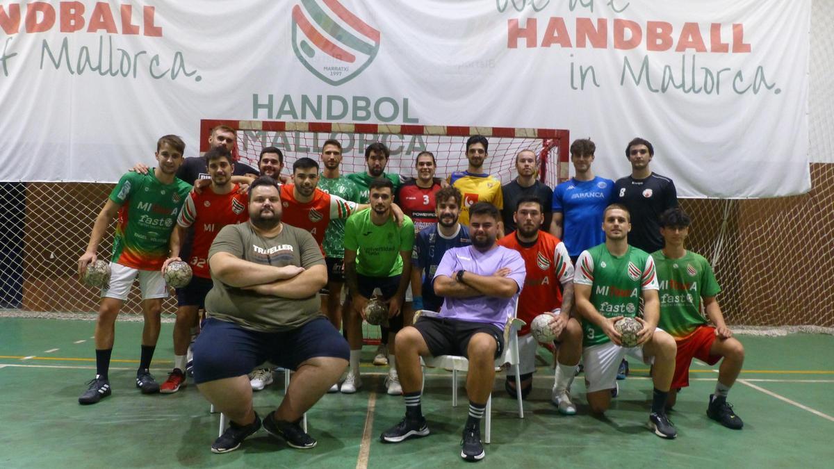 Plantilla del MiTour Handbol Mallorca, que competirá en la segunda categoría del balonmano español.