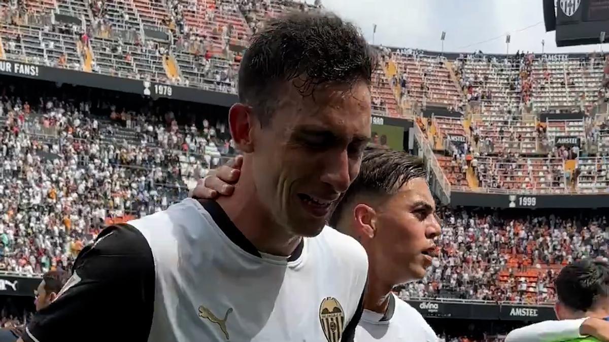 Tárrega perdió a su abuelo recientemente y rompió a llorar cuando finalizó el encuentro