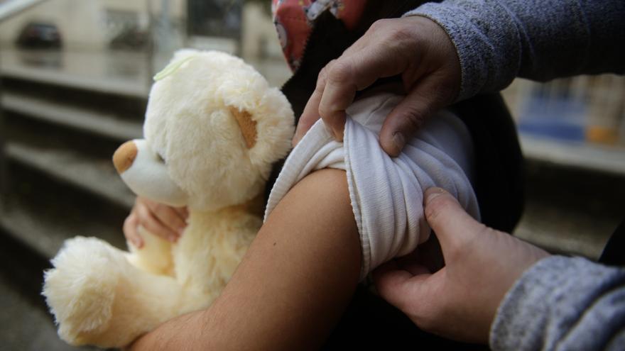 Extremadura financia 3 vacunas más para niños de riesgo