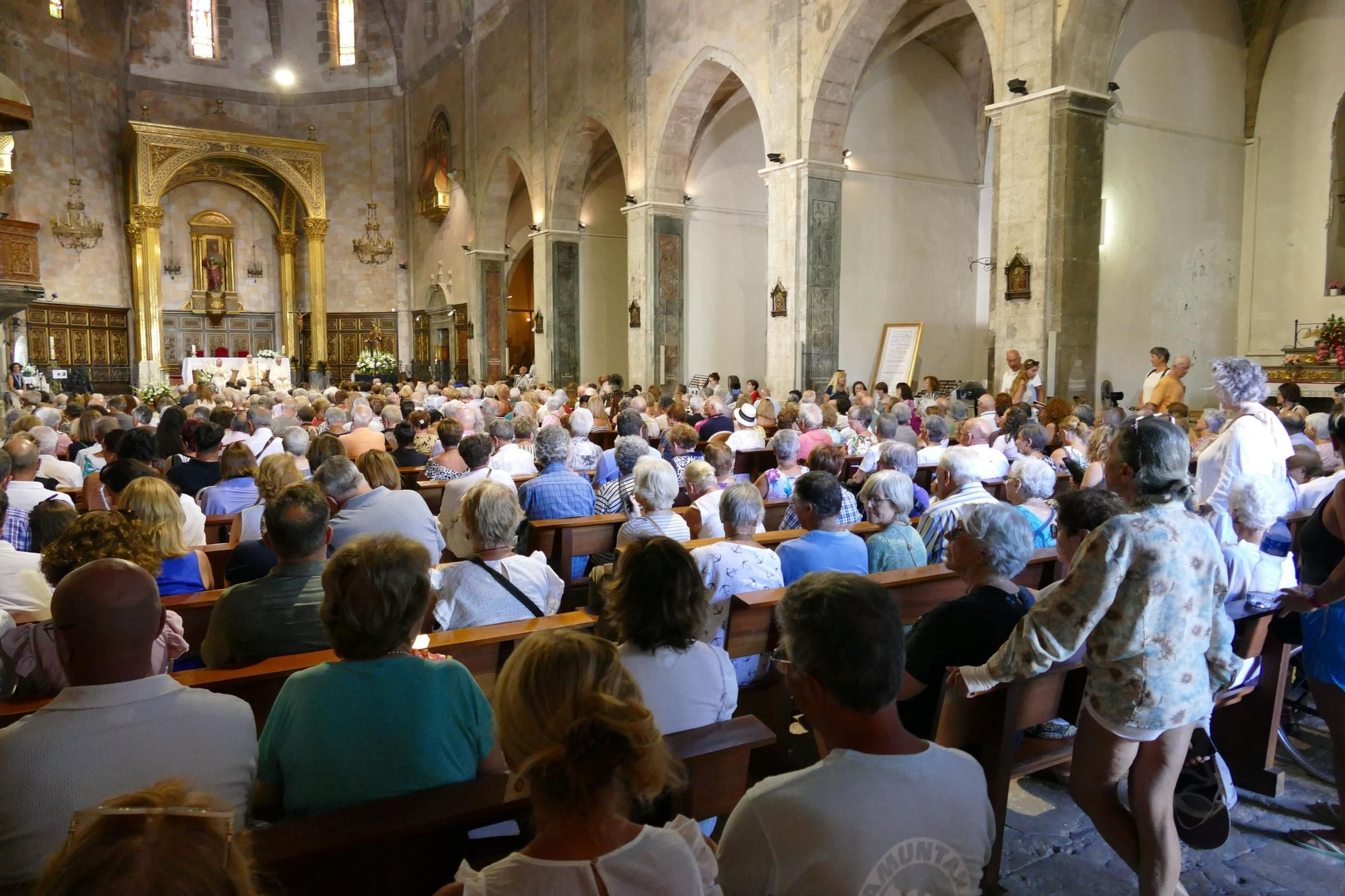 L'Escala commemora la Festa del Carme amb un sentit homenatge a les persones grans i a les seves arrels marineres