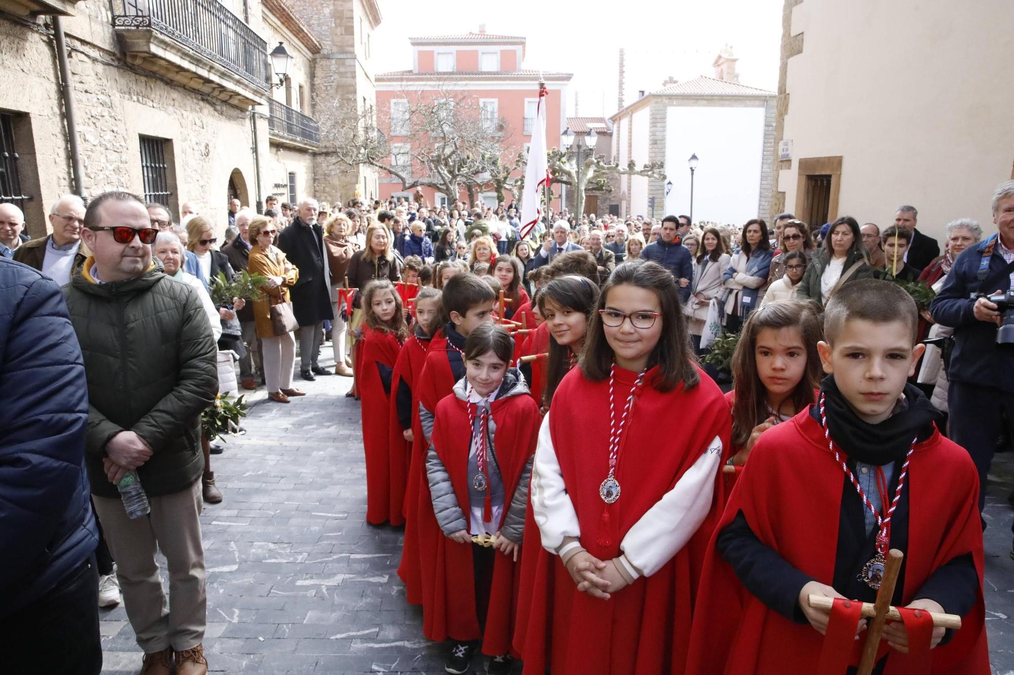 EN IMÁGENES: Gijón procesiona para celebrar el Domingo de Ramos