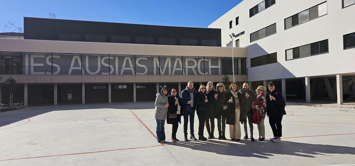 Membres i ex-membres de l'AMPA el dia de la inauguració.