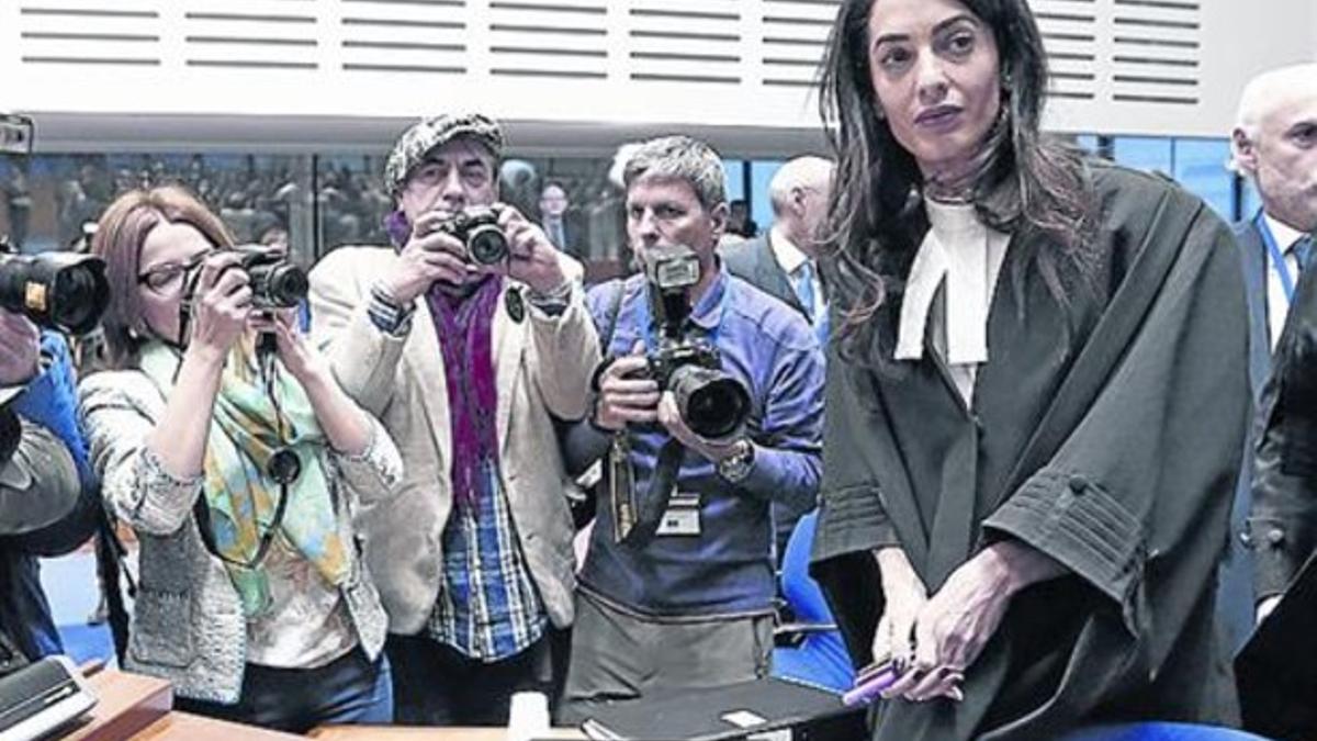 Como una estrella 8Amal Clooney, en el Tribunal de Estrasburgo.