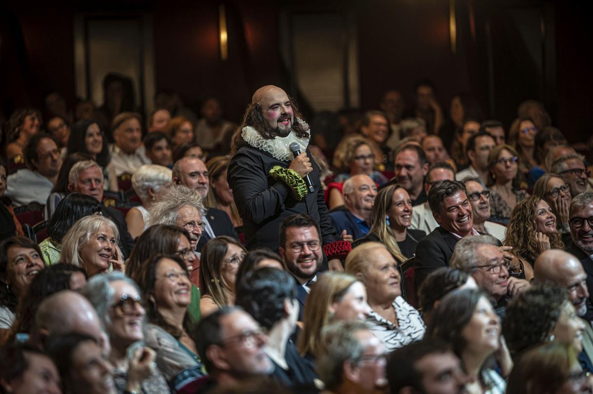 Catalunya Aixeca el Teló inicia la temporada de teatro Catalunya Aixeca el Teló inicia la temporada de teatro