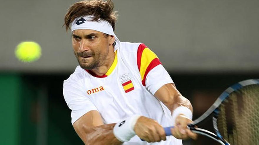 Ferrer golpea la bola en su debut en Río con Bautista Agut.