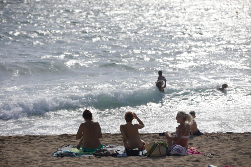 Playas abarrotadas festividad del 12 de octubre