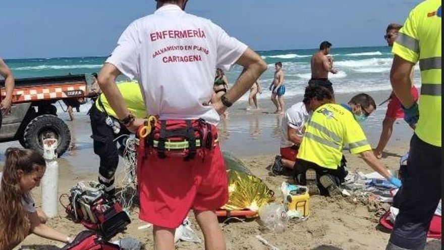 Muere ahogado un hombre de 52 años en una playa de La Manga